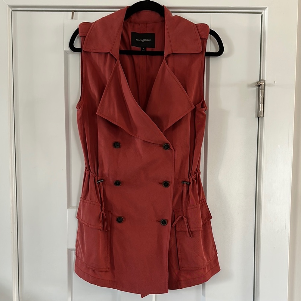 Banana Republic Orange Vest Lightweight Sleeveless Design